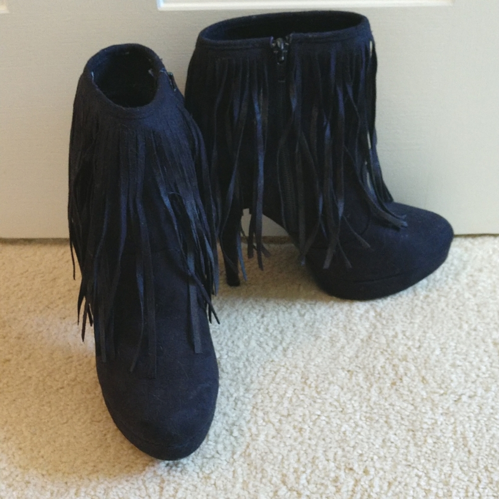 Black fringe high heel booties 7.5 Shoedazzle Boho Y2K